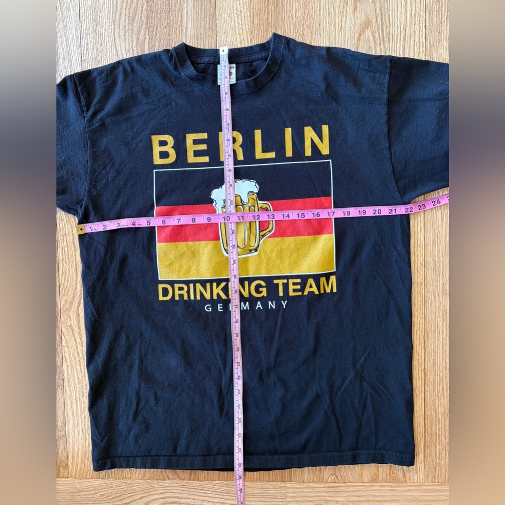 Fruit of the Loom Berlin Drinking Team Germany Tee - Black with Yellow & Red - Picture 7 of 8